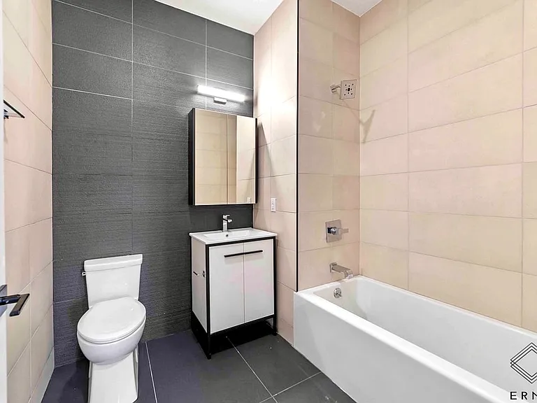 1183 New York Ave #1B — Photo 8