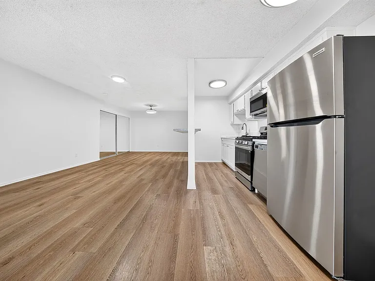 5708 Tujunga Ave — Photo 31
