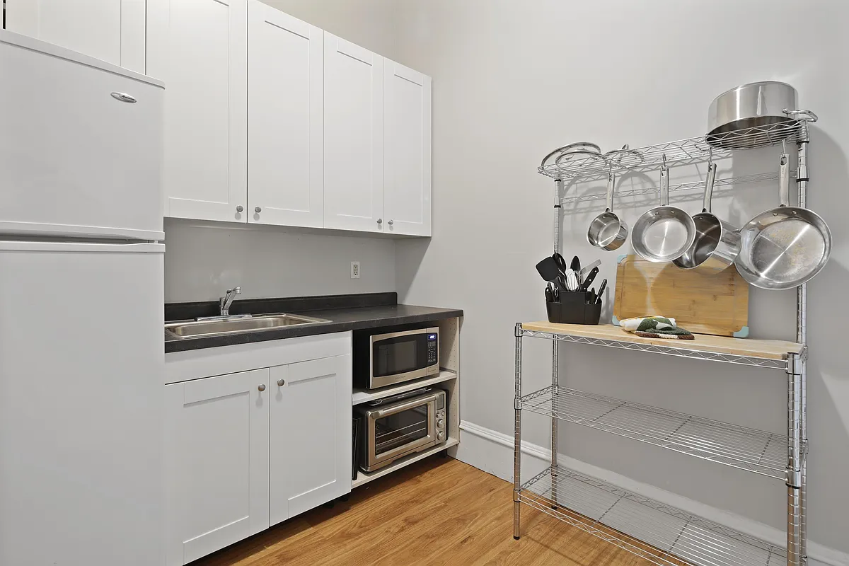 Kitchen - 235 N Sibley Ave #4