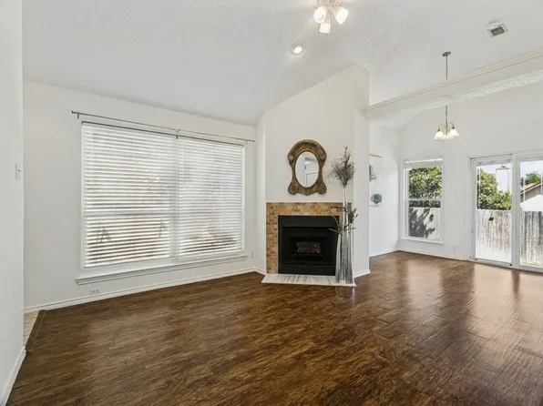 953 Ramblewood Dr, Lewisville, TX 75067
