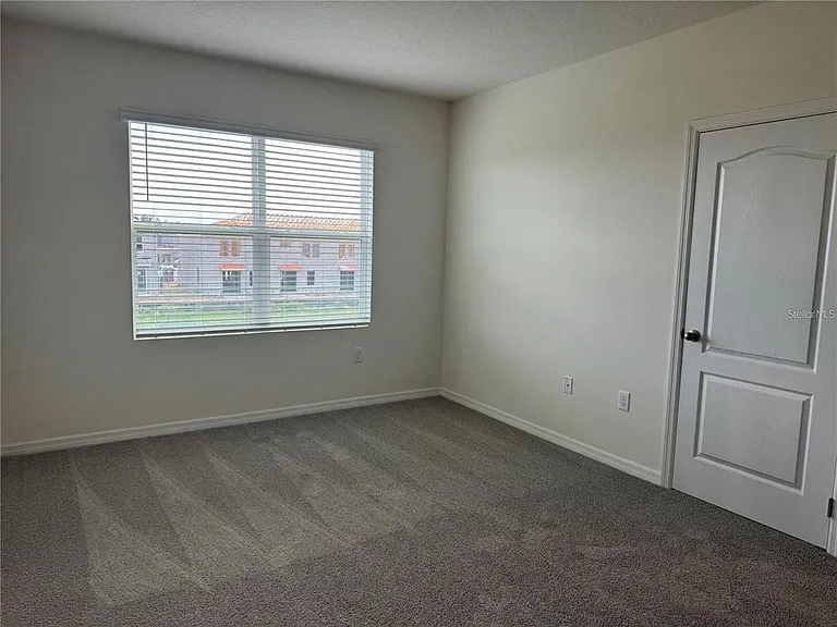 2572 Tulip Dr — Photo 6