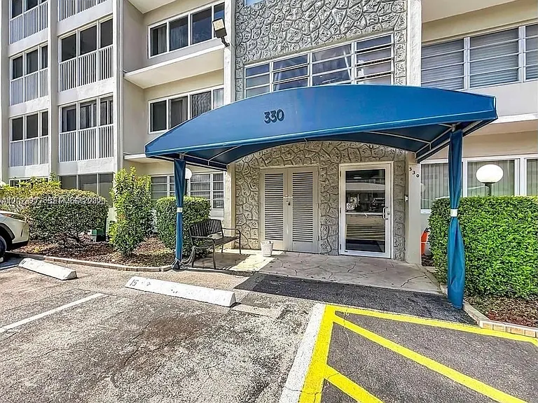 330 SE 2nd St #303H — Photo 31