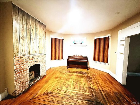 5th image of 308 Rowland St