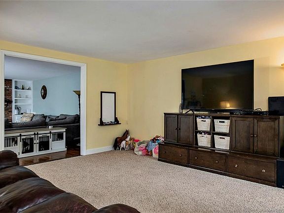 3rd image of 210 Glen Oak Dr