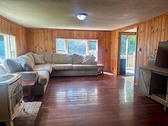 5th image of 349 Bailey Hill Road