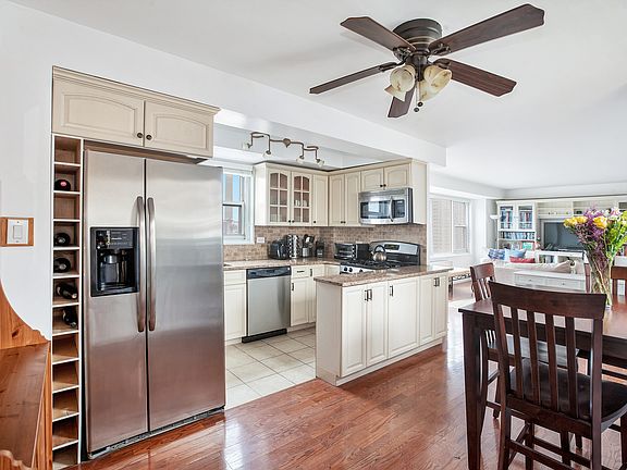 5th image of 1478 1st Ave #17B