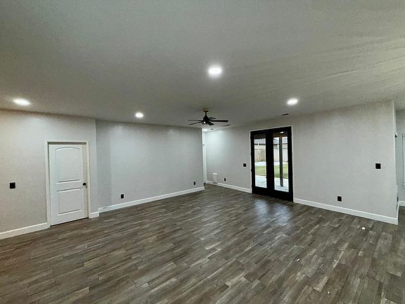 3rd image of 2308 E La Vida Ave