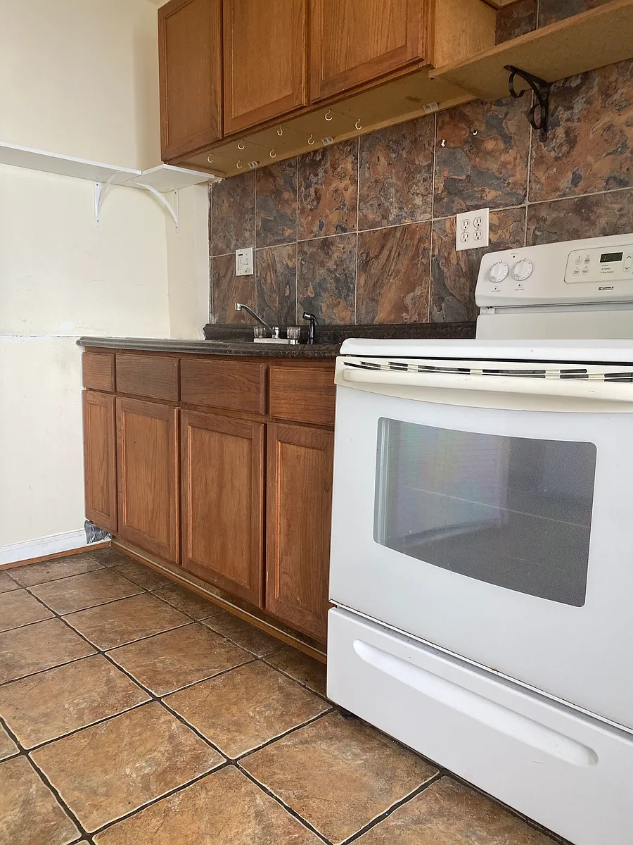 Building Photo - 713 Kennedy St NW #2