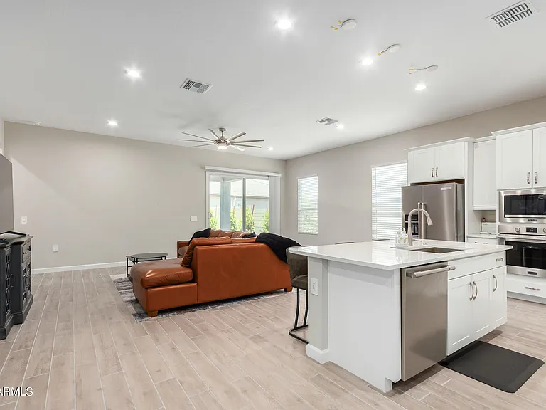 10472 W Adam Ave — Photo 6