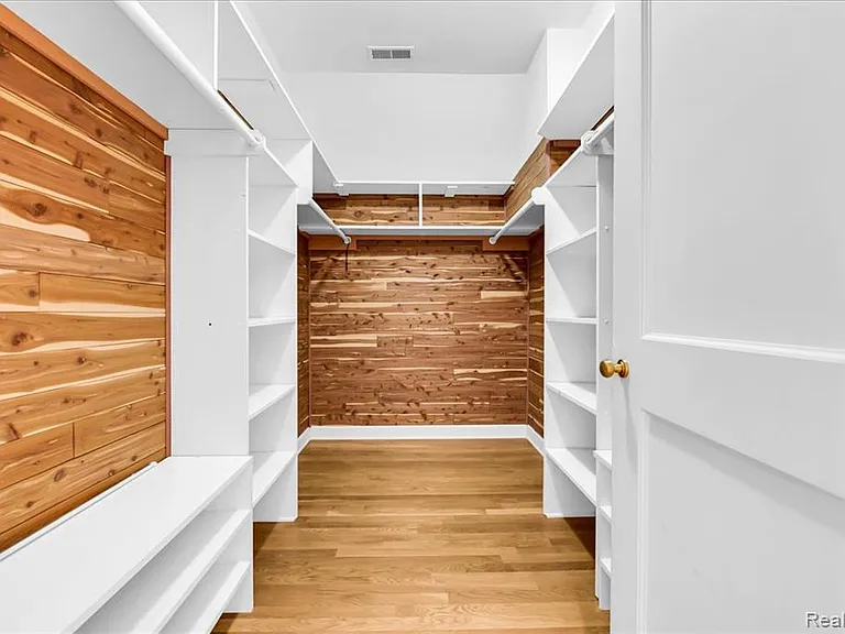 455 Linden Rd — Photo 45