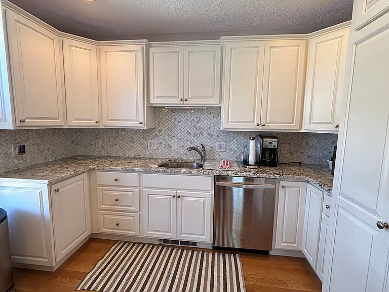327 Shore Rd #B — Photo 9
