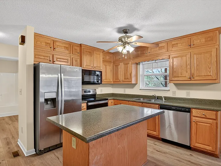 863 Woodland Dr — Photo 7