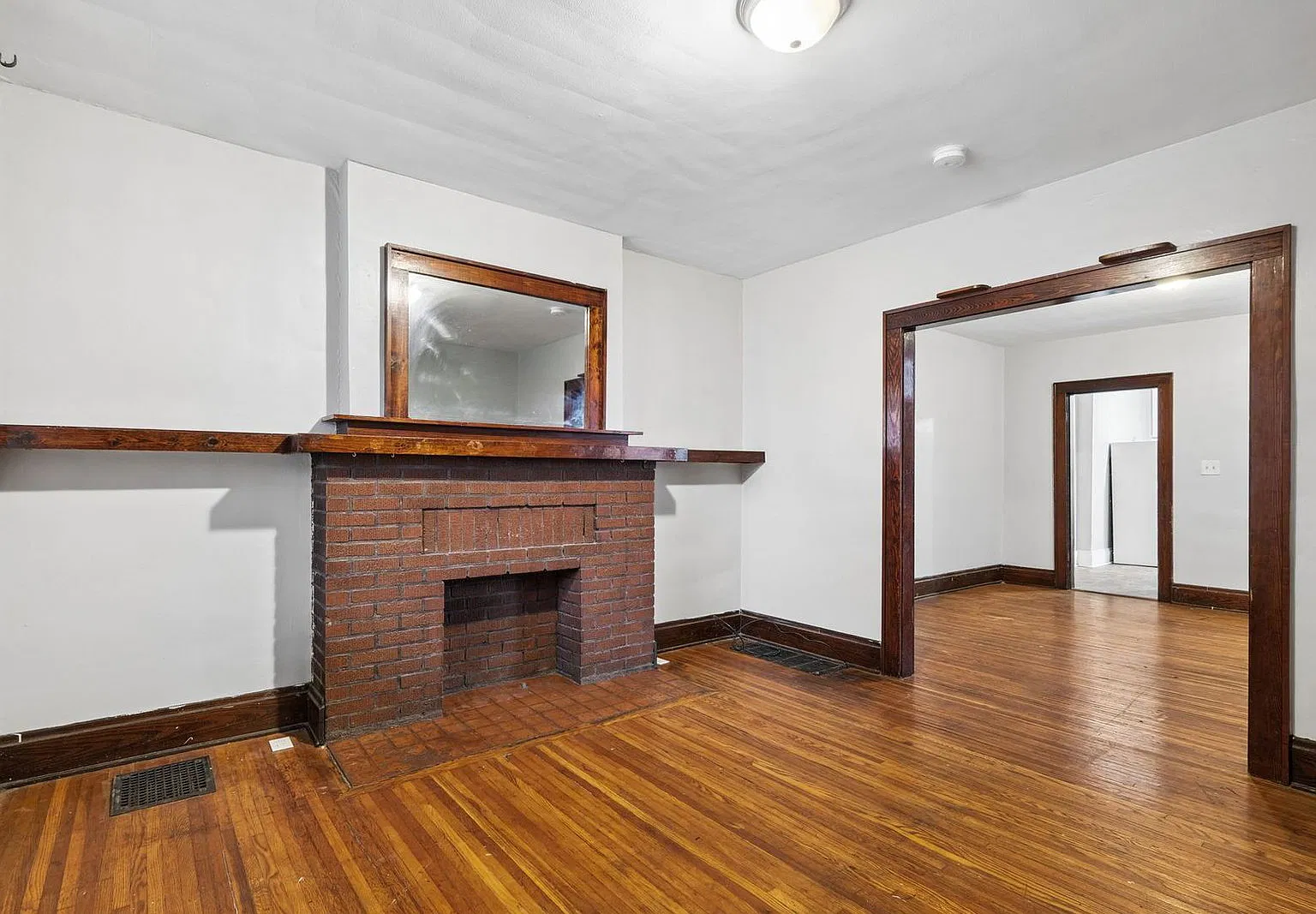 2 bed, 1.0 bath, $1,495 — Photo 2
