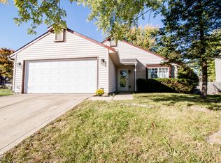 1572 Bridle Way Blvd, Columbus, IN 47201