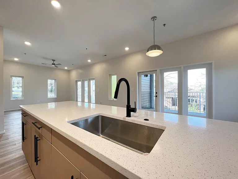 547 Winton Ter NE #2E — Photo 15