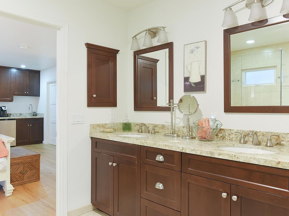 Dual sinks and vanity