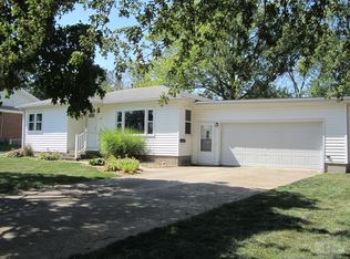 607 S Locust St, Mount Pleasant, IA 52641