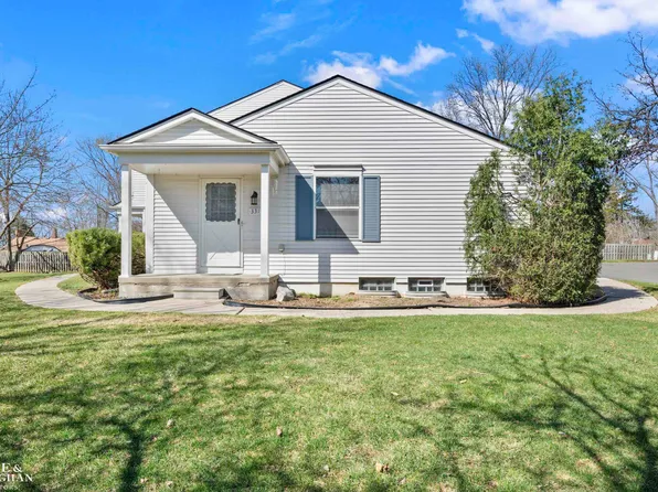 331 Neptune Dr, Walled Lake, MI 48390