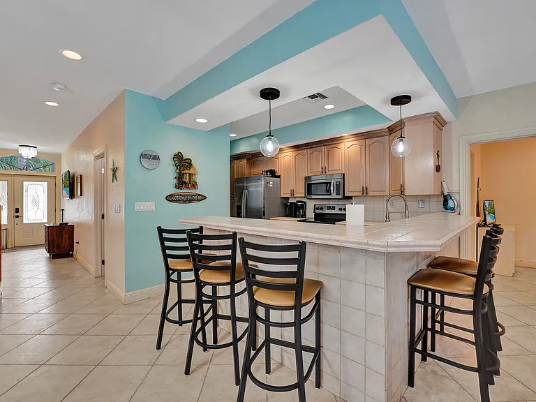 220 Pine Ave — Photo 20