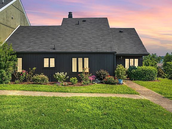 2nd image of 210 Raintree Dr