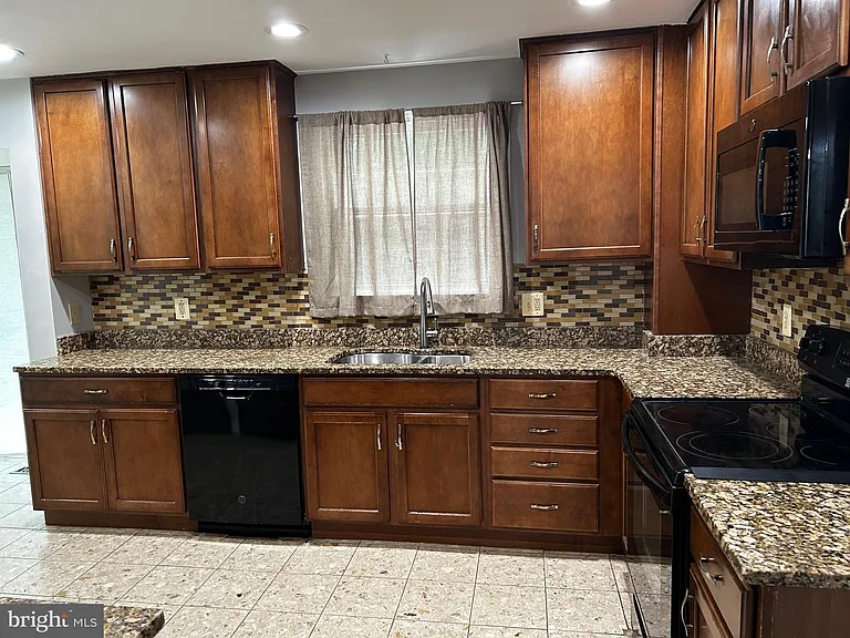 5205 Pumphrey Dr — Photo 7
