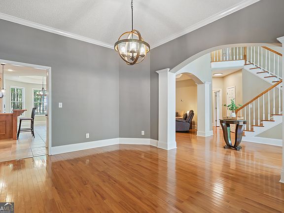 5th image of 51 Hamilton Ct
