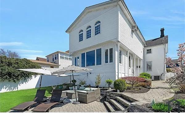 158 Carmita Ave — Photo 1