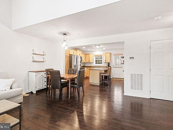 5th image of 247 Aldenwood Dr