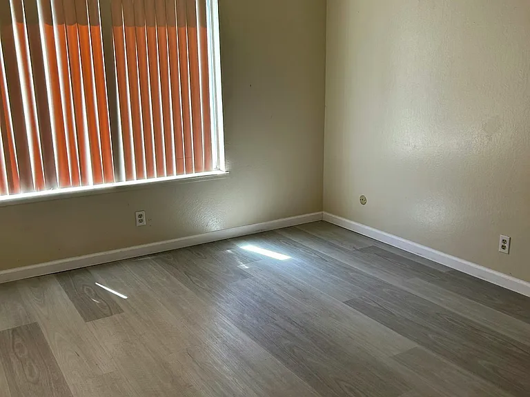 1351 Buckingham Way #5 — Photo 9