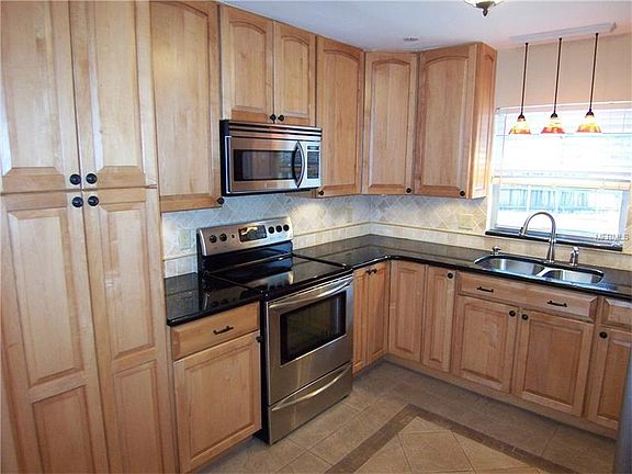 4th image of 10301 Hobie Ct