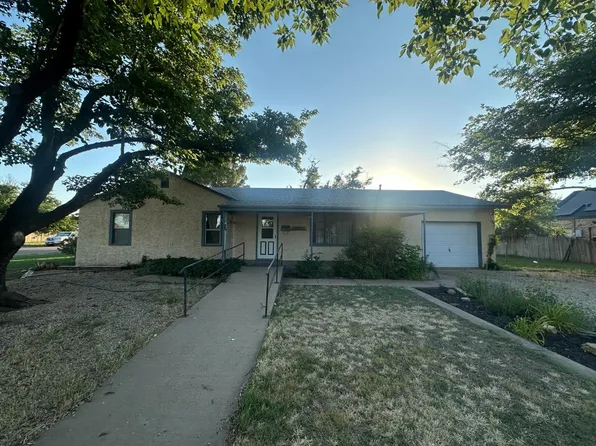 955 S 13th St, Slaton, TX 79364