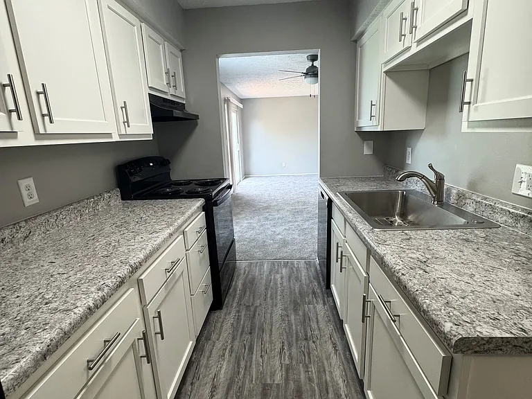 100 Hidden Valley Dr — Photo 3