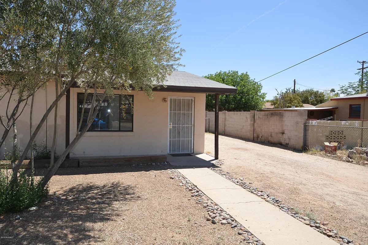 Building Photo - 1150 N Santa Rosa Ave