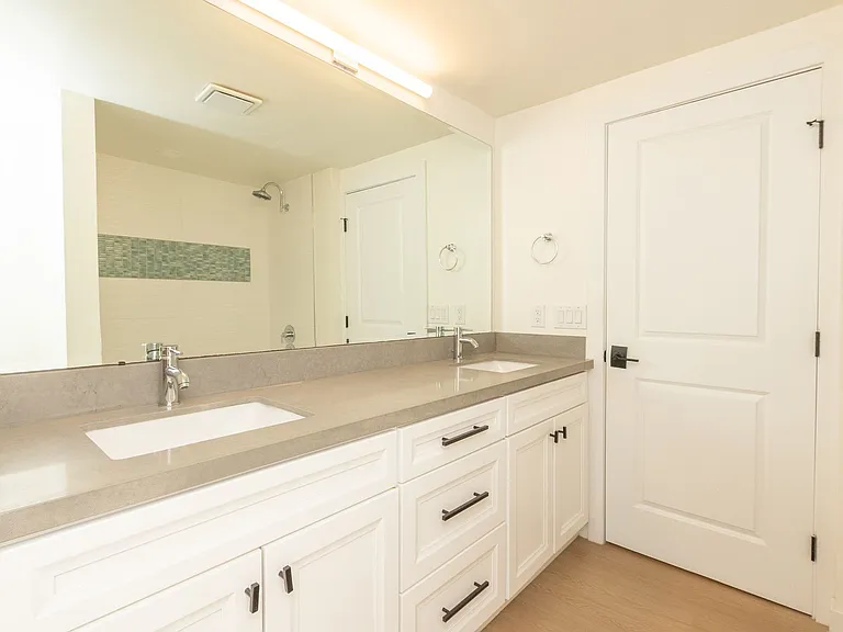 Remodeled 2 Bedroom/ 1 Bath Apartment Near Strand Beach in Oceanside! — Photo 18