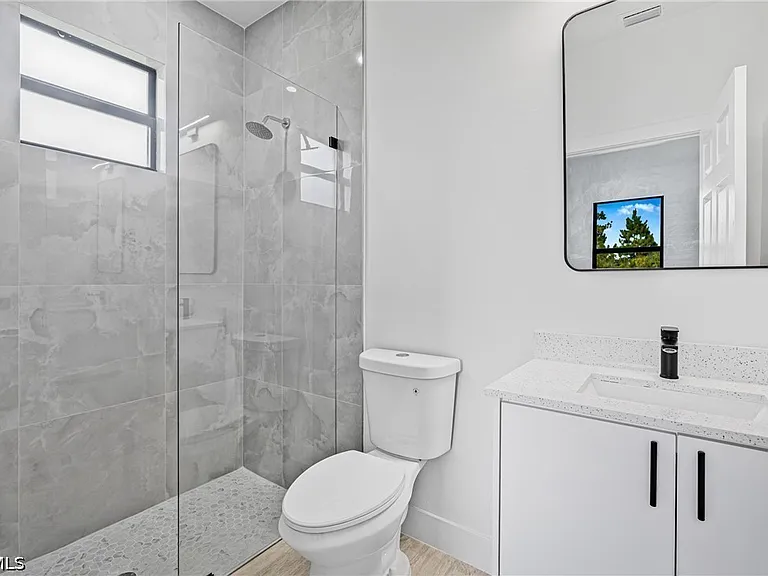 2220 Kenneth Ave S — Photo 11