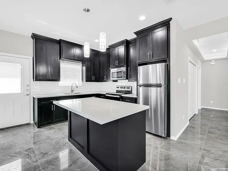 4725 Magnolia Ave #2 — Photo 6