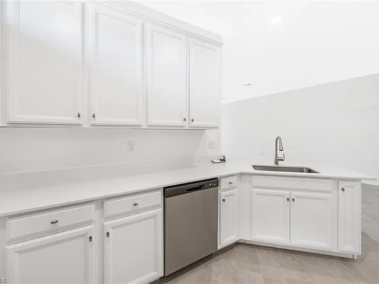 2672 Vine Ave — Photo 6