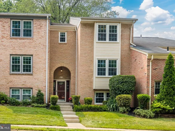 6615 Midhill Pl, Falls Church, VA 22043