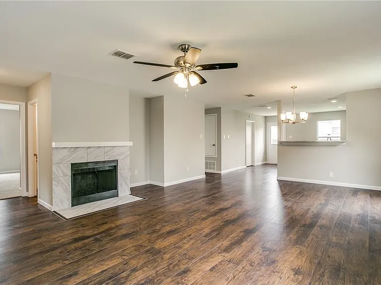 708 Claiborn Ln — Photo 3