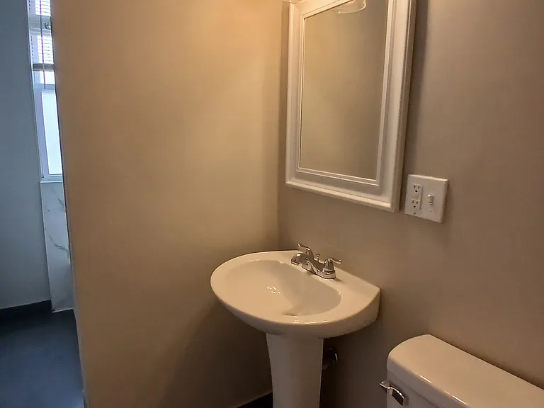 327 Washington St #C2 — Photo 1