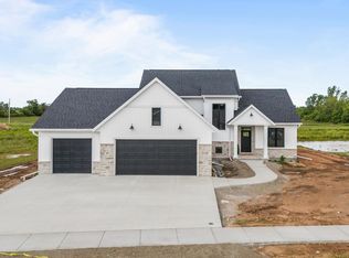 W5868 Edgewood Dr, Menasha, WI 54952