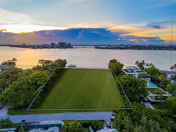 5th image of 5940 N Bay Rd