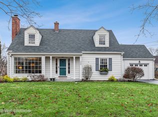 330 Hilkert Ct, Crystal Lake, IL 60014