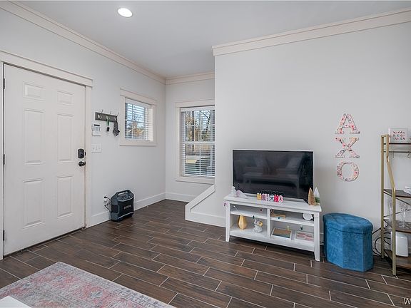5th image of 1400 9th Ave Unit 9