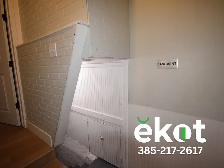 382 N Wall St — Photo 15
