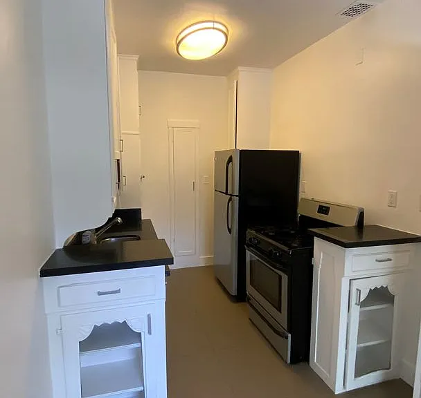 1355 N Gardner St — Photo 7