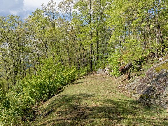 5th image of 723 Shepherds Gap Road