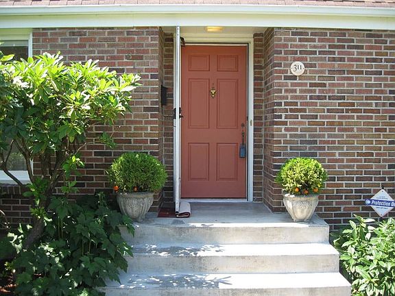 2nd image of 311 J St NE