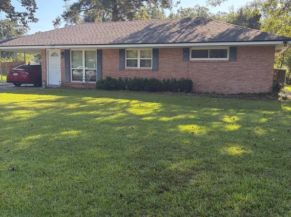 2210 S Woodcrest St, Denham Springs, LA 70726