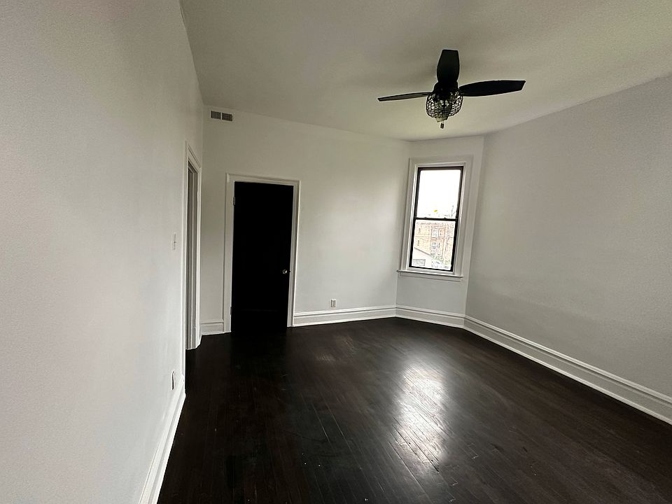Living space unfurnished